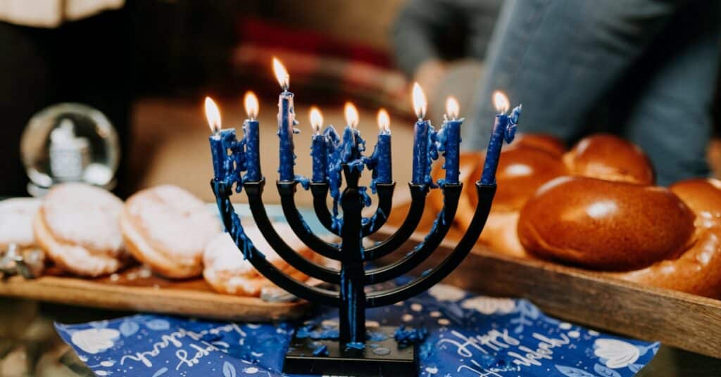 מתי נכנסת השבת בפועל ואיך אפשר לבדוק זאת?